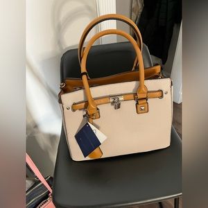 Adrienne Vittadini Large Satchel
Adrienne Vittadini
